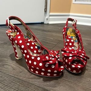 Polka dot pinup heels
